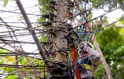 Ligações clandestinas de energia causam perdas de 34% em 2024 na Light e Amazonas Energia. Foto: Amazonas Energia