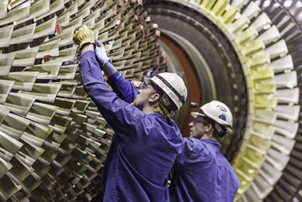 Funcionários Hitachi (Divulgação)